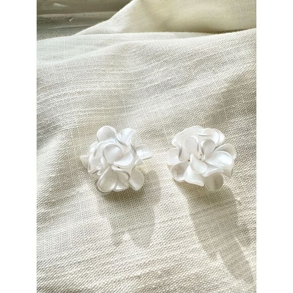 White pearlescent flower stud earrings ￼ - Picture 2 of 4
